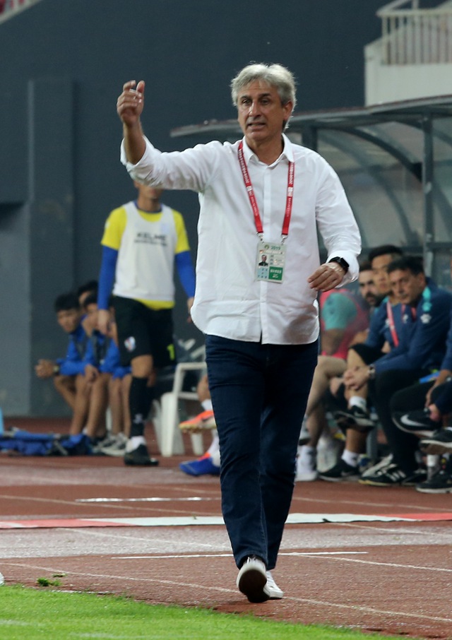 包含上海申鑫实力强大，迎战青岛黄海的词条