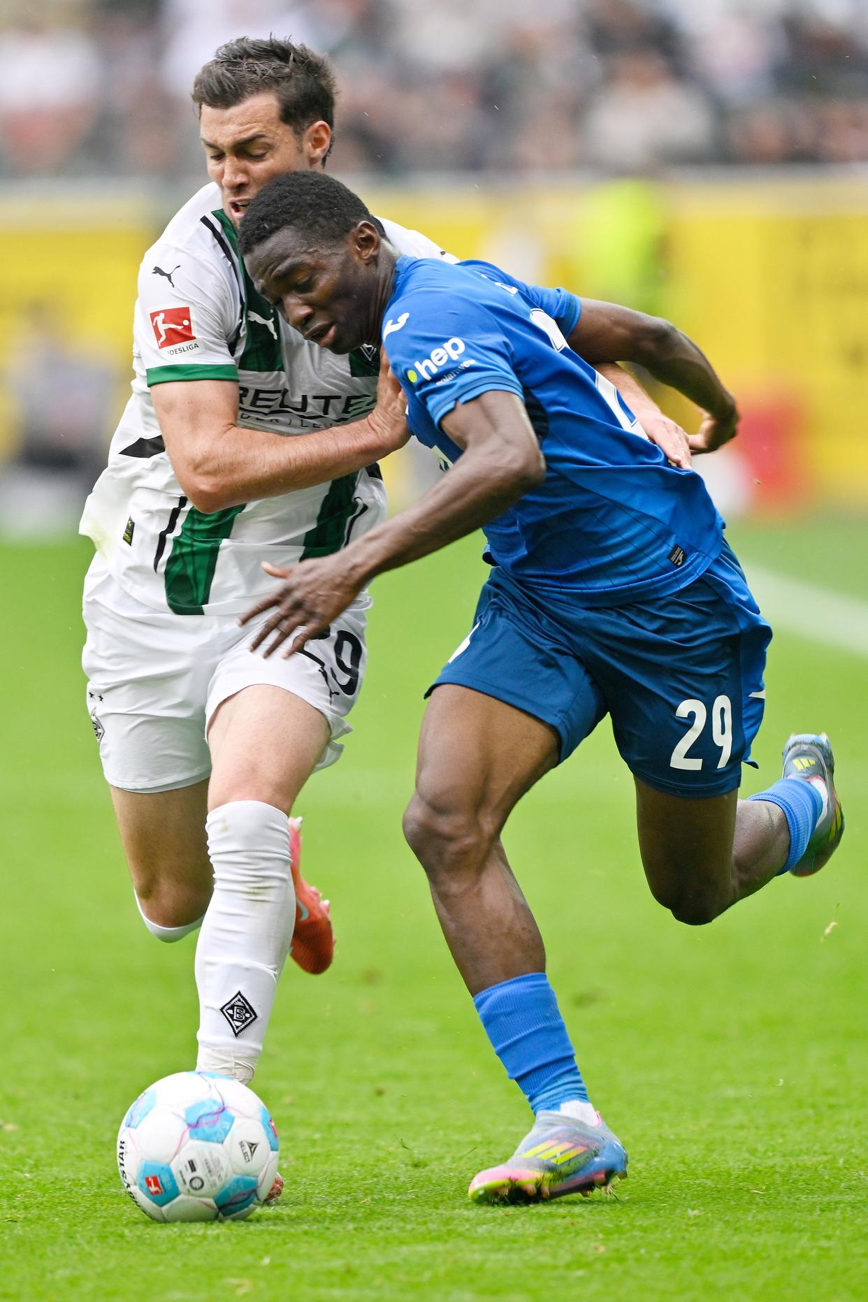 门兴格拉德巴赫主场-战平，积分保持的简单介绍