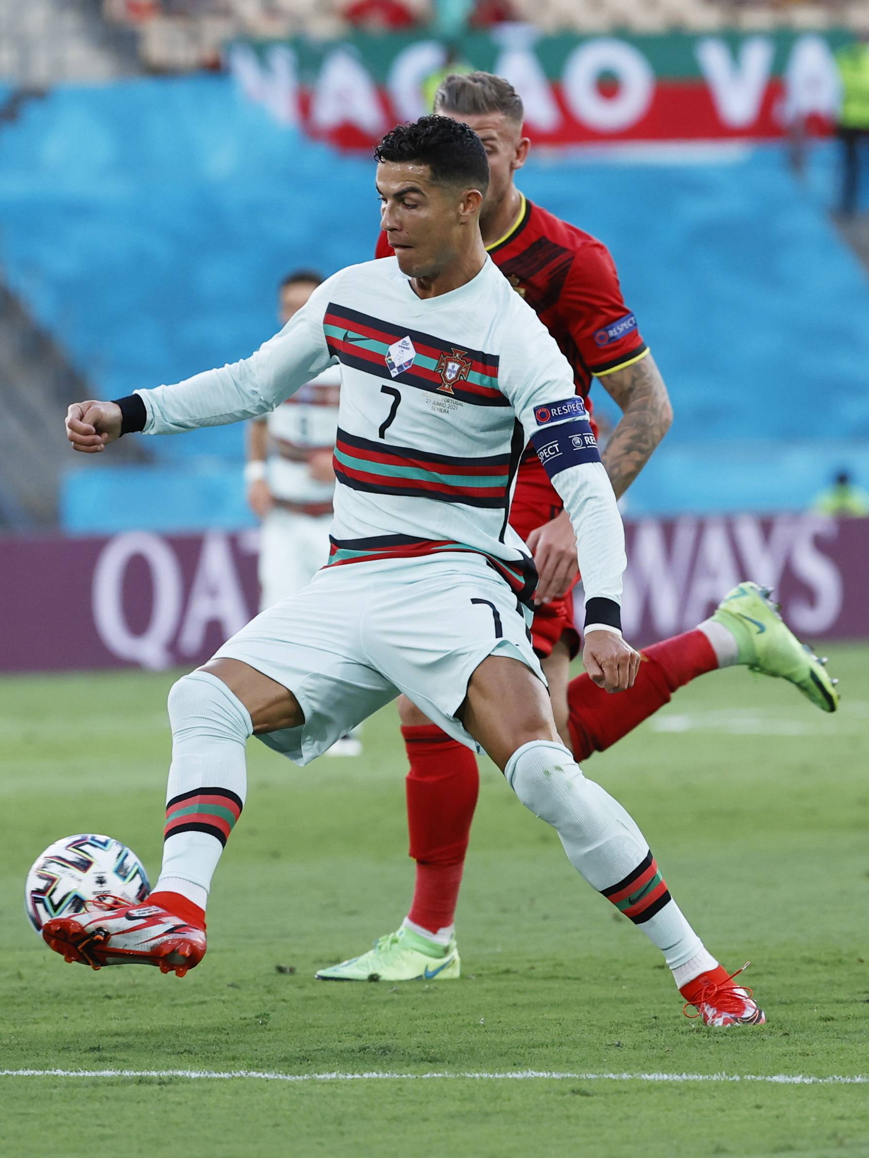 比利时国家队顺利晋级进入八强