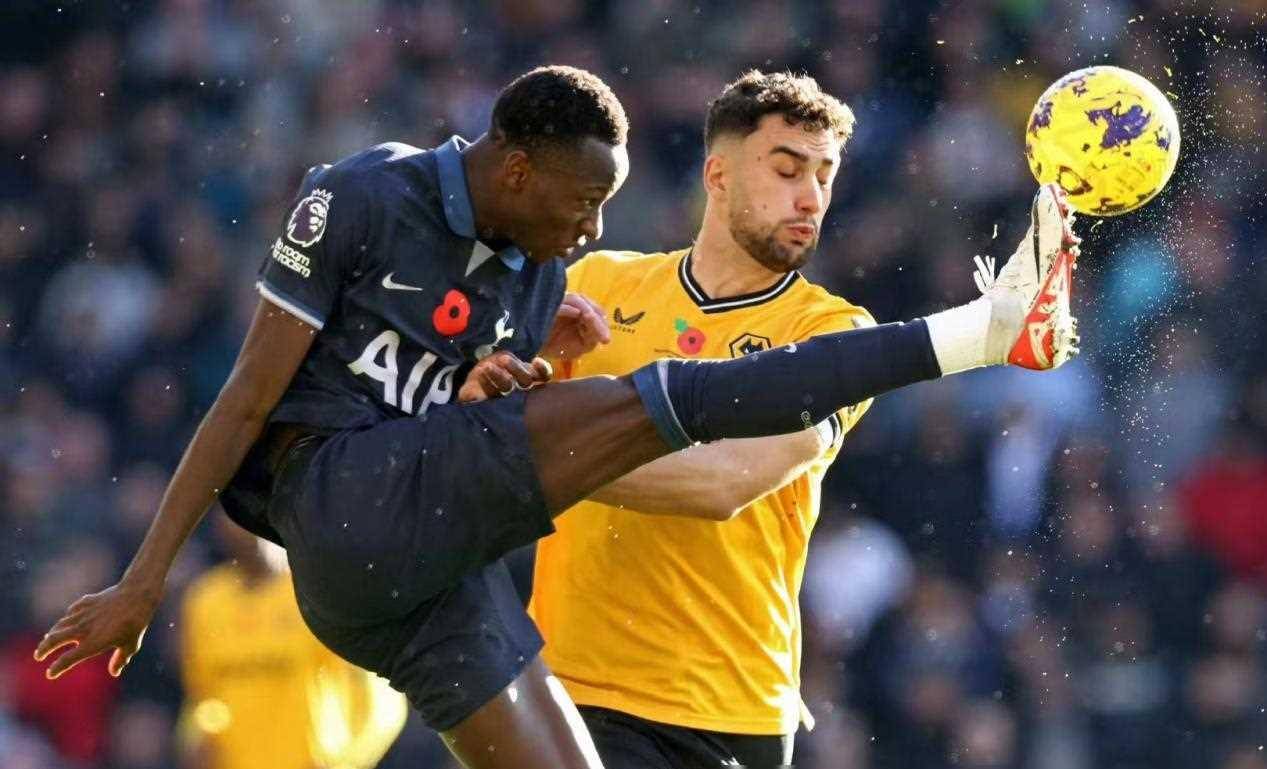 狼队客场逆转斩获三分，彰显实力