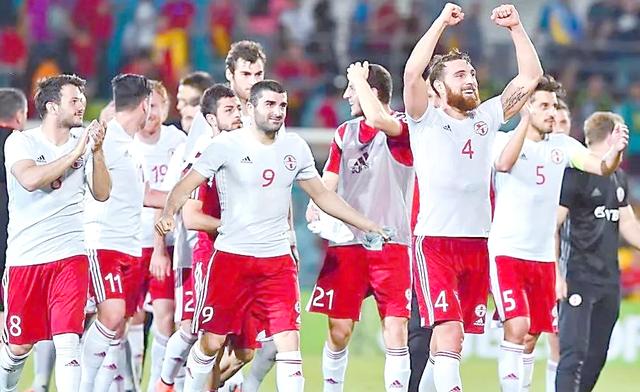 欧洲一队球员在对阵中取得胜利