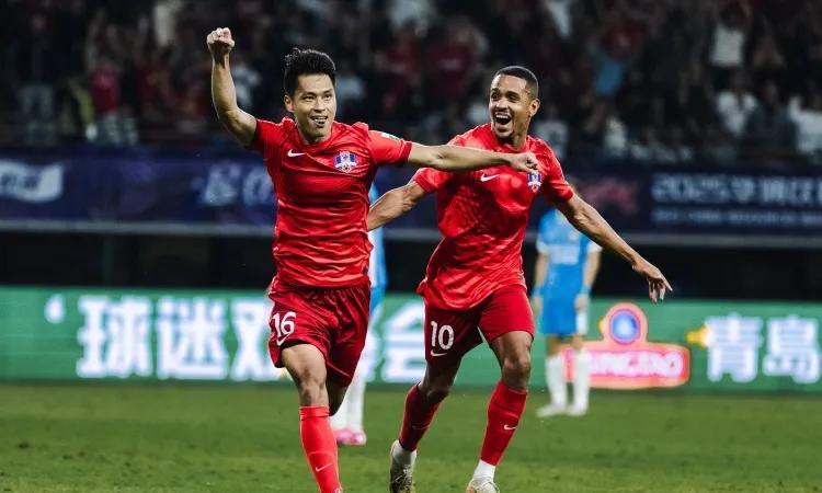 外籍球员加入国内联赛备战重要比赛