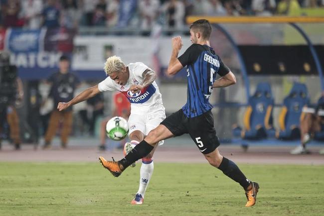 里昂重回胜利，赢得球迷喝彩的简单介绍