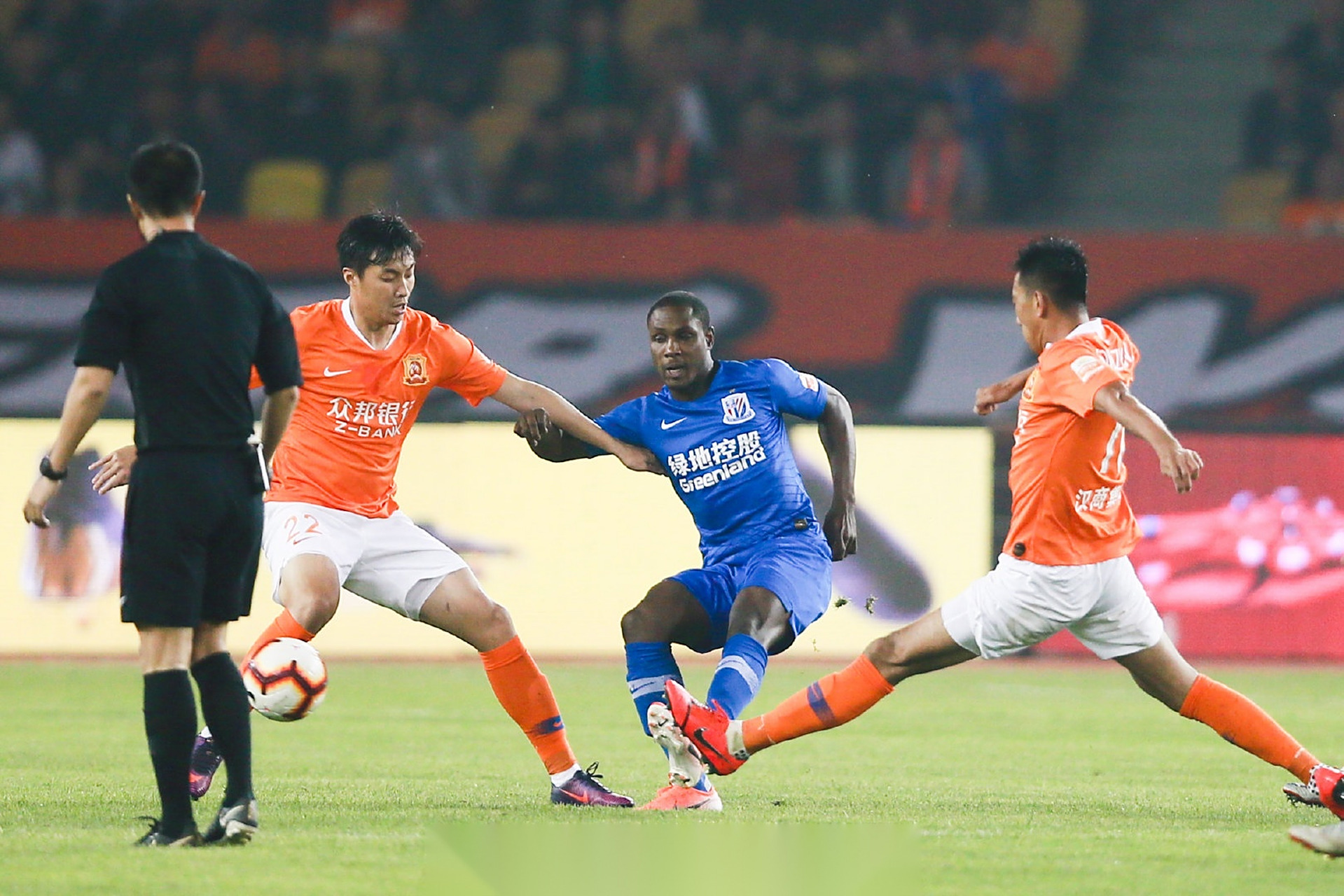 上海绿地申花战平武汉卓尔，争取突破的简单介绍