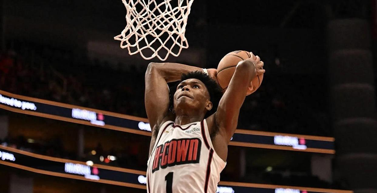 火箭击败老鹰，胜利领先