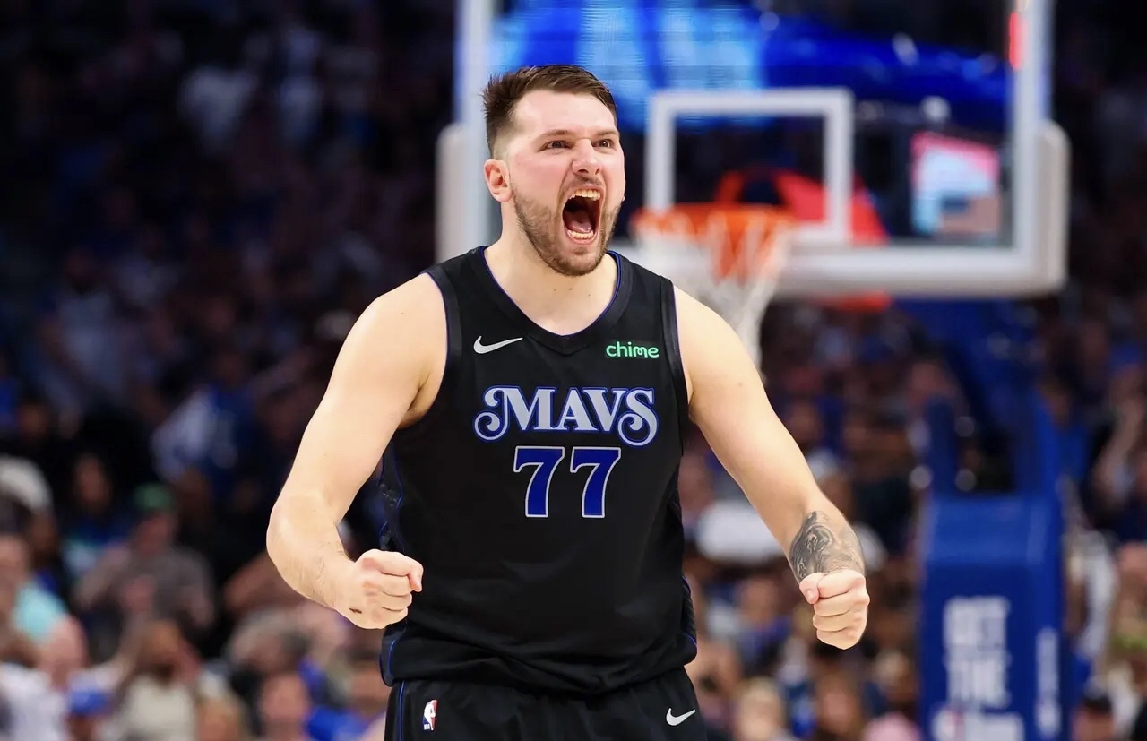 独行侠主场十连胜,东契奇30+15稳坐MVP席位的简单介绍 独行侠主场十连胜,东契奇30+15稳坐MVP席位的简单介绍