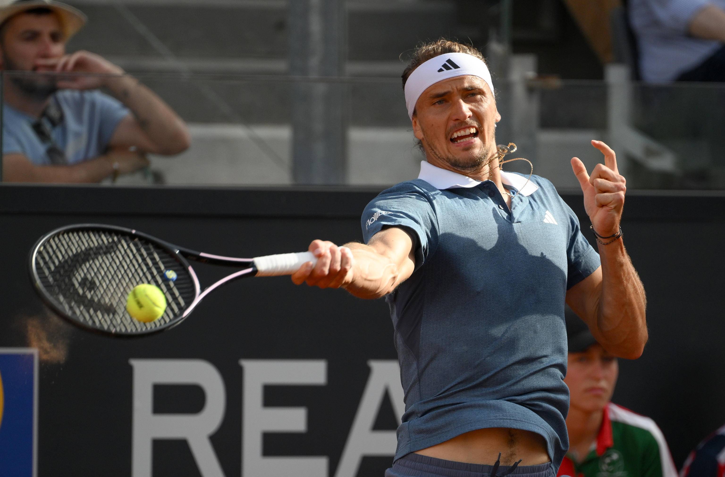 世界网球队血洗西班牙网球队，兹维列夫关键制胜的简单介绍