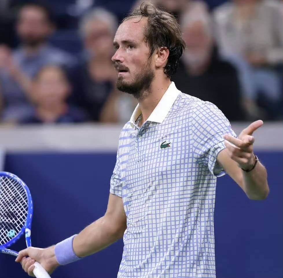 美网险胜ATP总决赛,梅德韦杰夫点燃赛场 美网险胜ATP总决赛,梅德韦杰夫点燃赛场