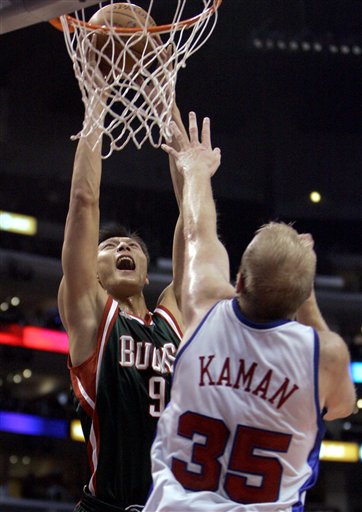 快船碾压四川队,易建联点燃赛场 快船碾压四川队,易建联点燃赛场