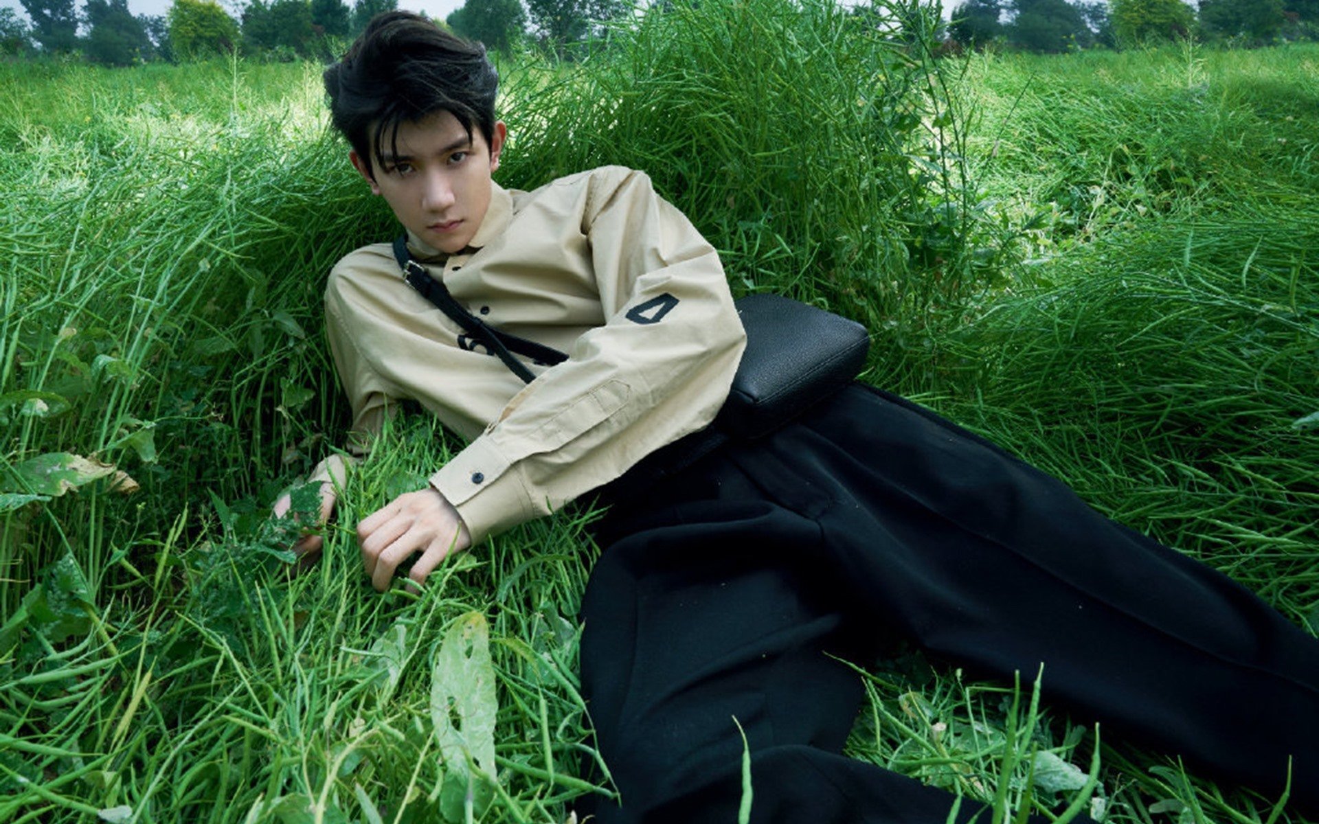 德甲争冠生死时速,法兰西铁骑碾压波兰—绿茵场上的意志与统治力双重奏